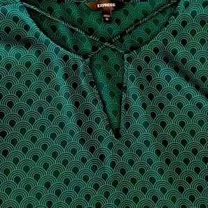 Express V-Neck Top | Medium